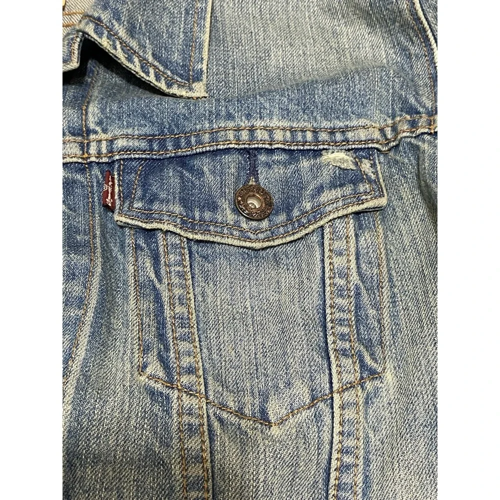 Levi's Trucker Boyfriend Jacket Women's Medium Distressed Blue Denim‎
